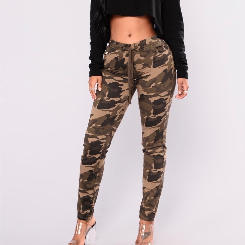 Camouflage Jeans(FASHION NOVA)